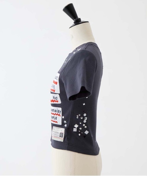 MIHARAYASUHIRO(ミハラヤスヒロ)の「【MIHARAYASUHIRO/ミハラヤスヒロ】EMBELLISHED STICKER TEE/ステッカーTシャツ(Tシャツ/カットソー・レディース・ホワイト/ブラック・38)」の8枚目の写真