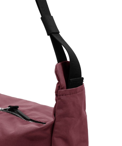 STANDARD SUPPLY(スタンダードサプライ)の「スタンダードサプライ / SIMPLICITY シンプリシティ / 26FW限定カラーTRIANGLE SHOULDER トライアングルショルダー(ショルダーバッグ・レディース・ボルドー・FREE)」の7枚目の写真