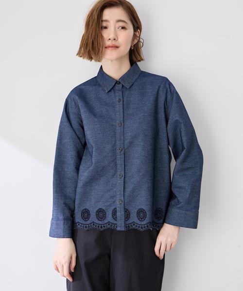 Petit Honfleur(プチオンフルール)の「スカラップ刺しゅうデニムブラウス(シャツ/ブラウス・レディース・ブラック/ネイビー・9号/11号/13号)」の5枚目の写真