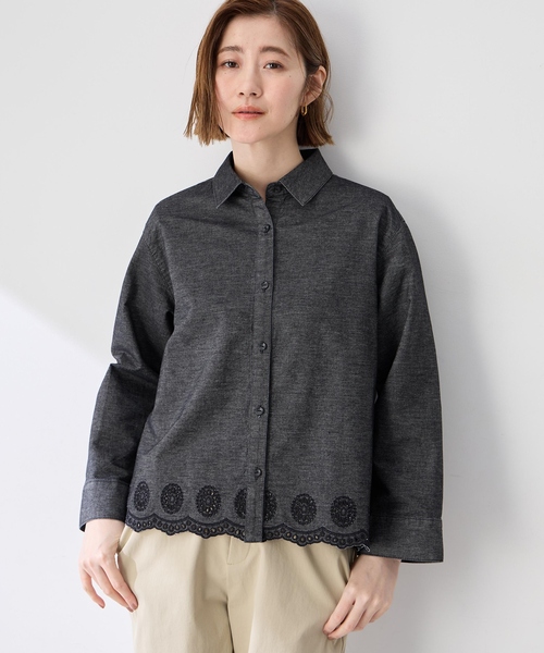 Petit Honfleur(プチオンフルール)の「スカラップ刺しゅうデニムブラウス(シャツ/ブラウス・レディース・ブラック/ネイビー・9号/11号/13号)」の8枚目の写真