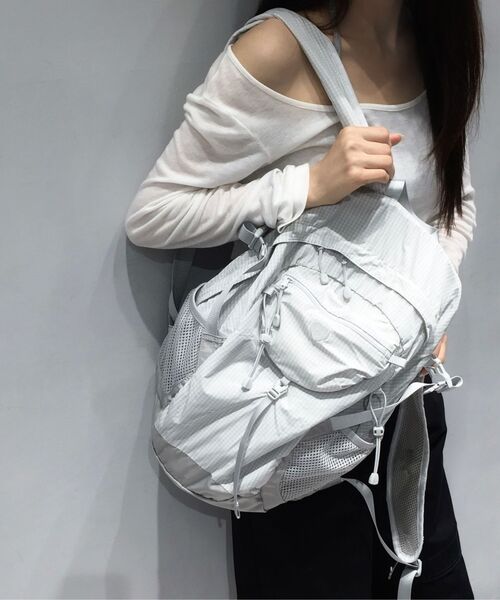 FENNEC(フェネック)の「DAY POCKET BACKPACK - GREY(バックパック/リュック・レディース・その他・FREE)」の11枚目の写真