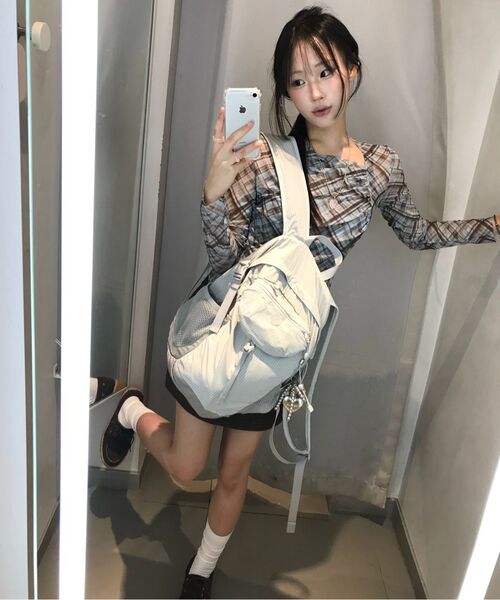FENNEC(フェネック)の「DAY POCKET BACKPACK - GREY(バックパック/リュック・レディース・その他・FREE)」の12枚目の写真