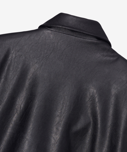 MINDBRIDGE（マインドブリッジ）の「[COUTURE] アウトポケット ブラックレザー オーバーサイズ ブルゾン（ライダースジャケット・メンズ・ブラック・95/100/105/110）」の4枚目の写真