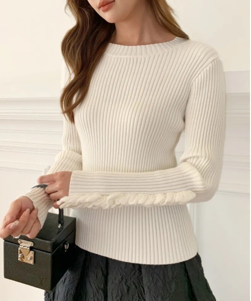 BIRTHDAY BASH(バースデイバッシュ)の「FRILL SLEEVE KNIT(フリルスリーブニットトップス)(ニット/セーター・レディース・ホワイト/ブラック・SMALL/MEDIUM)」の1枚目の写真