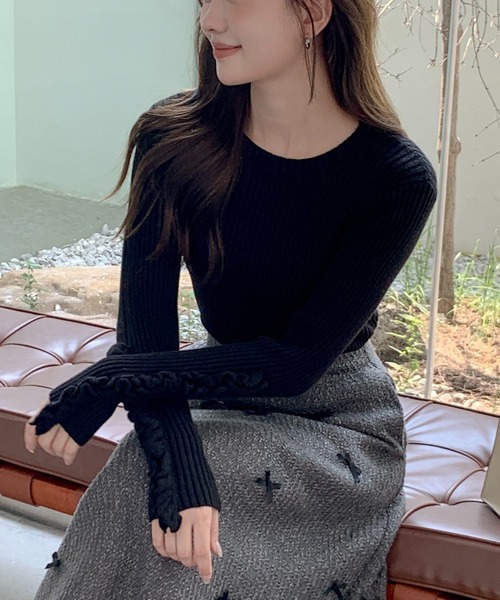 BIRTHDAY BASH(バースデイバッシュ)の「FRILL SLEEVE KNIT(フリルスリーブニットトップス)(ニット/セーター・レディース・ホワイト/ブラック・SMALL/MEDIUM)」の2枚目の写真