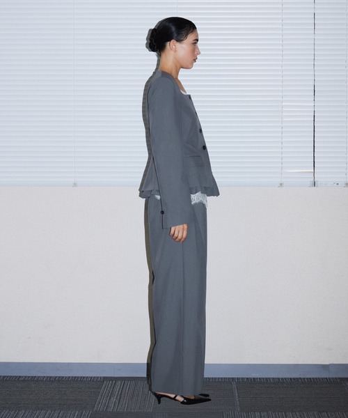 ANDRESD(アンドレスド)の「フェムぺプラムセットアップ / FEMME PEPLUM SETUP(パンツドレス・レディース・ブラウン/グレー/ブラック・S/L/M)」の17枚目の写真