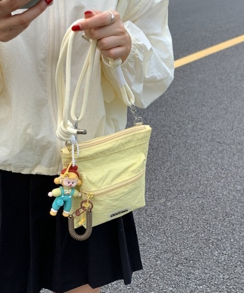 lulufa(ルルファ)の「フロントポケットスクエアミニショルダーバッグ(ショルダーバッグ・レディース・イエロー/オフホワイト/ブラック/グレー・FREE)」の4枚目の写真