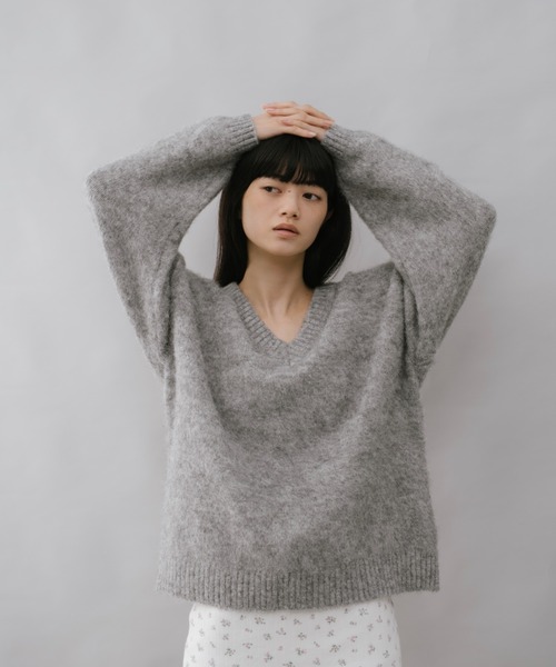 duei(デュイ)の「モヘア起毛Vネックニットプルオーバー(ニット/セーター・レディース・アイボリー/グレー・FREE)」の2枚目の写真