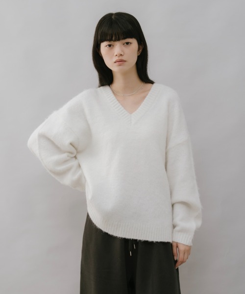 duei(デュイ)の「モヘア起毛Vネックニットプルオーバー(ニット/セーター・レディース・アイボリー/グレー・FREE)」の6枚目の写真