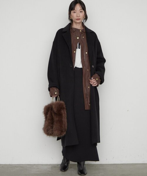 LOUNGEDRESS(ラウンジドレス)の「《名品コートをブラッシュアップ》ロングリバーコート(その他アウター・レディース・キャメル/ブラック/ライトベージュ・FREE)」の4枚目の写真