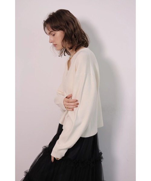 CADUNE(カデュネ)の「Bellaキーネックニット(ニット/セーター・レディース・ピンク/レッド/ネイビー/ホワイト/ミント・38)」の19枚目の写真