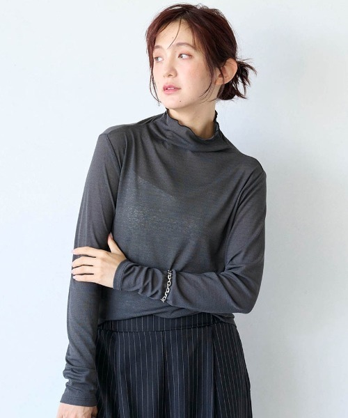 Belle Maison(ベルメゾン)の「スラブシアーハイネックカットソー【乾燥機OK】(Tシャツ/カットソー・レディース・オフホワイト/グレー/チャコール・L/M/S)」の1枚目の写真