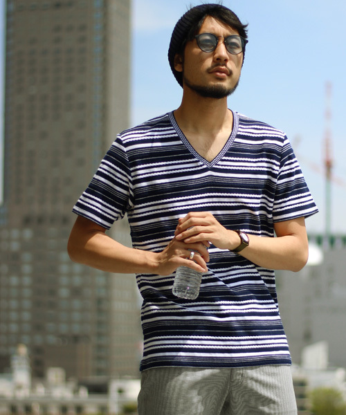 MEN'S BIGI(メンズビギ)の「VネックボーダーTシャツ/ロープボーダー(Tシャツ/カットソー・メンズ・ホワイト/ホワイト系その他/ネイビー・M/L/S)」の3枚目の写真