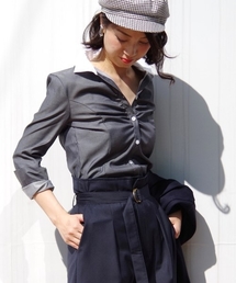 ピエゴリーネ胸ギャザースタンドカラー長袖シャツ