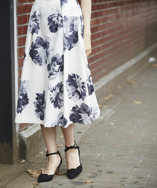 12Twelve Agenda（トゥエルブ　アジェンダ）の「シャクヤク柄フレアスカート（スカート・レディース・ベージュ/ネイビー/オフホワイト・M）」の22枚目の写真