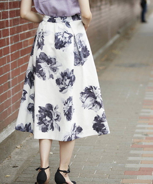 12Twelve Agenda（トゥエルブ アジェンダ）の「シャクヤク柄フレア