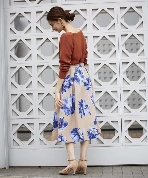 Tea time nostalgia柄スカート 12Twelve Agenda（トゥエルブ アジェンダ）の「シャクヤク柄フレア