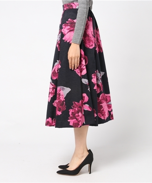 12Twelve Agenda（トゥエルブ　アジェンダ）の「シャクヤク柄フレアスカート（スカート・レディース・ベージュ/ネイビー/オフホワイト・M）」の10枚目の写真