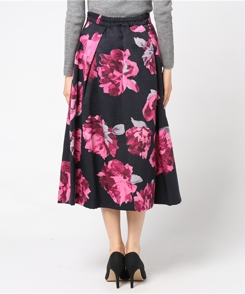 12Twelve Agenda（トゥエルブ　アジェンダ）の「シャクヤク柄フレアスカート（スカート・レディース・ベージュ/ネイビー/オフホワイト・M）」の5枚目の写真