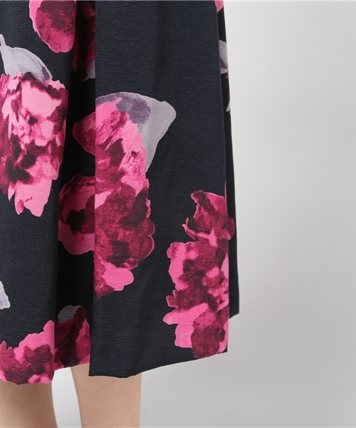 12Twelve Agenda（トゥエルブ　アジェンダ）の「シャクヤク柄フレアスカート（スカート・レディース・ベージュ/ネイビー/オフホワイト・M）」の6枚目の写真