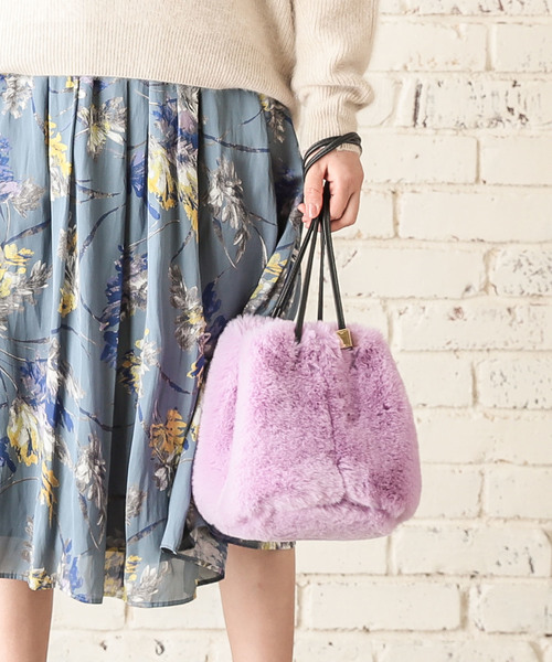 RIVE DROITE（リヴドロワ）の「2Wayファー巾着（ショルダーバッグ・レディース・パープル/ネイビー/ライトベージュ・FREE）」の3枚目の写真