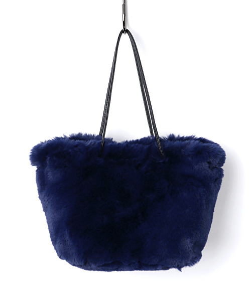 RIVE DROITE（リヴドロワ）の「2Wayファー巾着（ショルダーバッグ・レディース・パープル/ネイビー/ライトベージュ・FREE）」の4枚目の写真