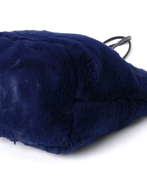 RIVE DROITE（リヴドロワ）の「2Wayファー巾着（ショルダーバッグ・レディース・パープル/ネイビー/ライトベージュ・FREE）」の5枚目の写真