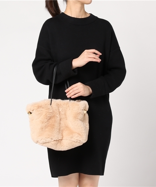 RIVE DROITE（リヴドロワ）の「2Wayファー巾着（ショルダーバッグ・レディース・パープル/ネイビー/ライトベージュ・FREE）」の6枚目の写真