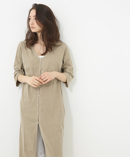 AZUL by moussy（アズールバイマウジー）の「ピグメントカットロングカーディガン（カーディガン/ボレロ・レディース・ライトブラック/ライトブルー/ベージュ・MEDIUM/SMALL）」の2枚目の写真