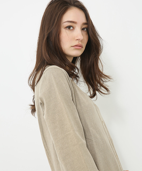 AZUL by moussy（アズールバイマウジー）の「ピグメントカットロングカーディガン（カーディガン/ボレロ・レディース・ライトブラック/ライトブルー/ベージュ・MEDIUM/SMALL）」の10枚目の写真