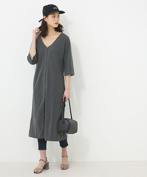 AZUL by moussy（アズールバイマウジー）の「ピグメントカットロングカーディガン（カーディガン/ボレロ・レディース・ライトブラック/ライトブルー/ベージュ・MEDIUM/SMALL）」の8枚目の写真