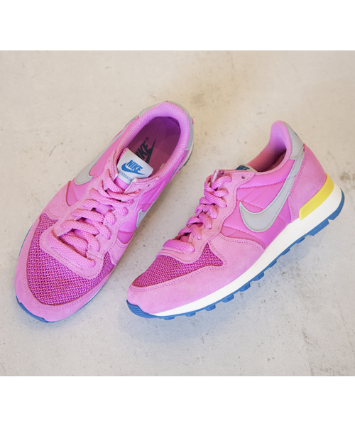 BEAUTY&YOUTH UNITED ARROWS（ビューティーアンドユースユナイテッドアローズ）の「BYBC NIKE WOMEN'S INTERNATIONALIST/スニーカー §§ ◆（スニーカー・レディース・グレー/ベージュ/ピンク・23.5cm/24.5cm/23cm/24cm/25cm）」の4枚目の写真