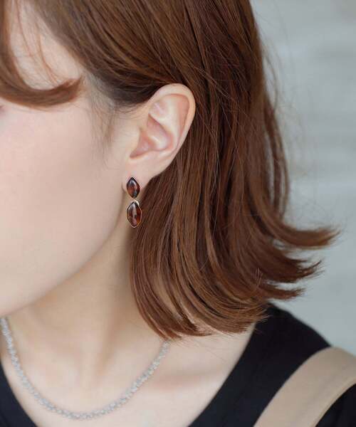 ANEMONE（アネモネ）の「ダブルヘキサゴンのつやつやミニピアス（ピアス（両耳用）・レディース・ベージュ/ブラウン/ブルー/グリーン/ライトピンク・FREE）」の9枚目の写真