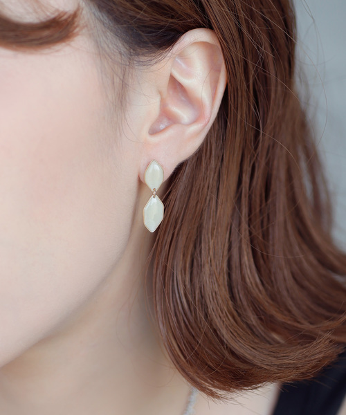 ANEMONE(アネモネ)の「ダブルヘキサゴンのつやつやミニピアス(ピアス(両耳用)・レディース・ベージュ/ブラウン/ブルー/グリーン/ライトピンク・FREE)」の2枚目の写真