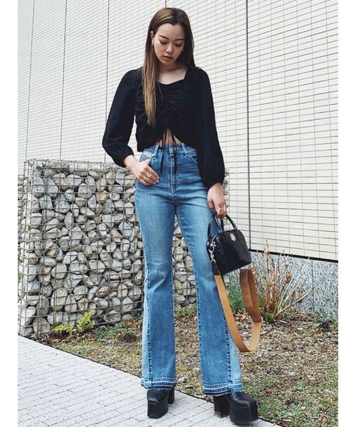 EVRIS（エヴリス）の「リメイクデニムフレアーパンツ（デニムパンツ・レディース・ブラック/ホワイト/ライトブルー・SMALL/MEDIUM）」の16枚目の写真