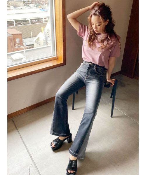 EVRIS（エヴリス）の「リメイクデニムフレアーパンツ（デニムパンツ・レディース・ブラック/ホワイト/ライトブルー・SMALL/MEDIUM）」の21枚目の写真