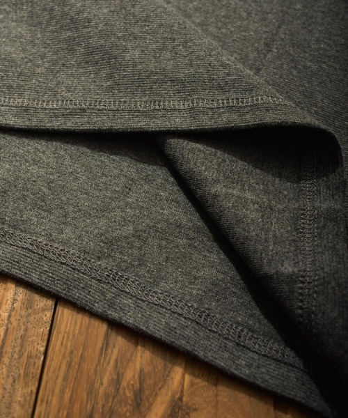 B.I.D.（ビーアイディー）の「《Bling Leads》ＶネックＴシャツ（Tシャツ/カットソー・レディース・チャコールグレー/グレー/ブラック×ホワイト/ネイビー/ブラック/ホワイト/ワインレッド/ブラウン/カーキ・MEDIUM/X-LARGE/LARGE）」の15枚目の写真