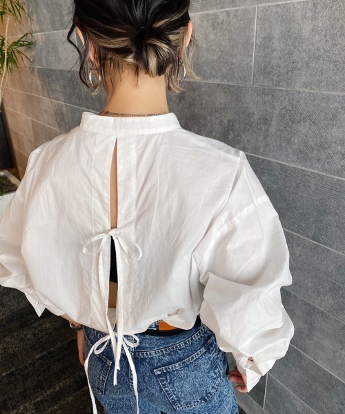 PAGEBOY(ページボーイ)の「バックリボンBIGシャツ(シャツ/ブラウス・レディース・ブラック/オフホワイト/グレイッシュベージュ・FREE)」の4枚目の写真