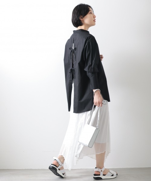 PAGEBOY(ページボーイ)の「バックリボンBIGシャツ(シャツ/ブラウス・レディース・ブラック/オフホワイト/グレイッシュベージュ・FREE)」の11枚目の写真