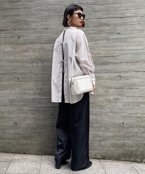 PAGEBOY(ページボーイ)の「バックリボンBIGシャツ(シャツ/ブラウス・レディース・ブラック/オフホワイト/グレイッシュベージュ・FREE)」の16枚目の写真
