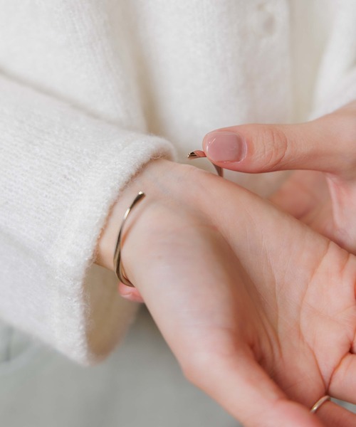 flower（フラワー）の「シンプリーツイストバングル（バングル/リストバンド・レディース・シルバー/ゴールド・FREE）」の6枚目の写真