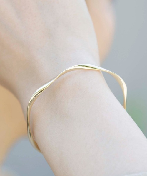 flower（フラワー）の「シンプリーツイストバングル（バングル/リストバンド・レディース・シルバー/ゴールド・FREE）」の5枚目の写真