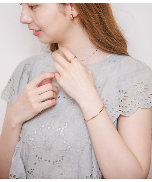 flower（フラワー）の「シンプリーツイストバングル（バングル/リストバンド・レディース・シルバー/ゴールド・FREE）」の9枚目の写真