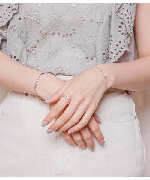 flower（フラワー）の「シンプリーツイストバングル（バングル/リストバンド・レディース・シルバー/ゴールド・FREE）」の10枚目の写真