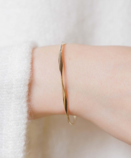 flower（フラワー）の「シンプリーツイストバングル（バングル/リストバンド・レディース・シルバー/ゴールド・FREE）」の7枚目の写真