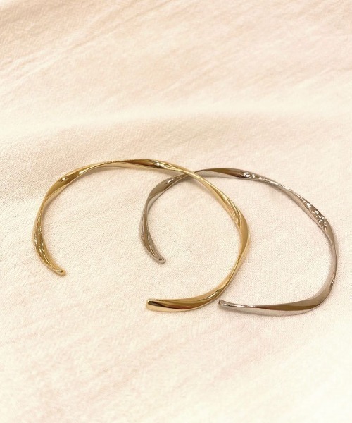 flower（フラワー）の「シンプリーツイストバングル（バングル/リストバンド・レディース・シルバー/ゴールド・FREE）」の17枚目の写真