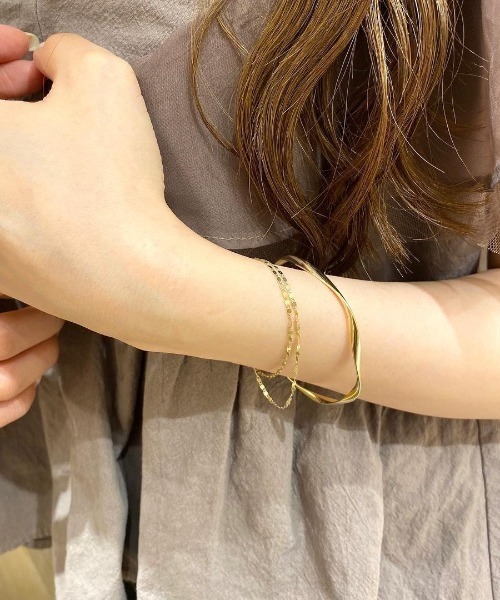 flower（フラワー）の「シンプリーツイストバングル（バングル/リストバンド・レディース・シルバー/ゴールド・FREE）」の15枚目の写真