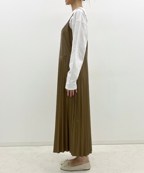 archives（アルシーヴ）の「フェイクレザープリーツキャミワンピース（ワンピース・レディース・ブラウン/ブラック/グレー系その他・MEDIUM）」の10枚目の写真