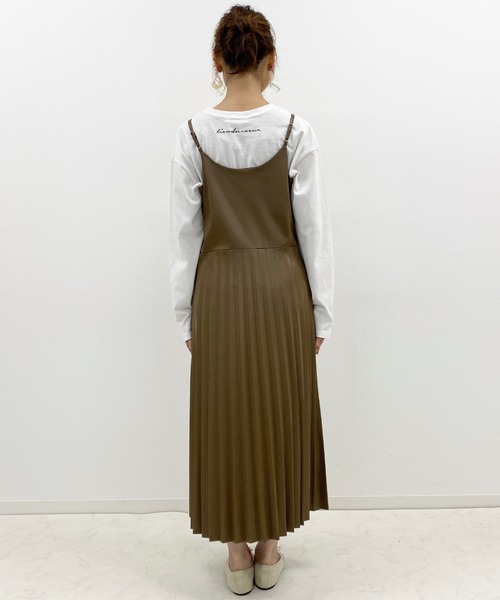 archives（アルシーヴ）の「フェイクレザープリーツキャミワンピース（ワンピース・レディース・ブラウン/ブラック/グレー系その他・MEDIUM）」の11枚目の写真