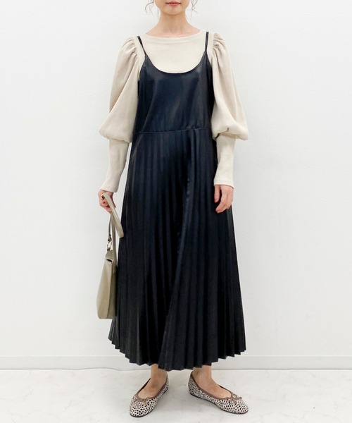 archives（アルシーヴ）の「フェイクレザープリーツキャミワンピース（ワンピース・レディース・ブラウン/ブラック/グレー系その他・MEDIUM）」の6枚目の写真